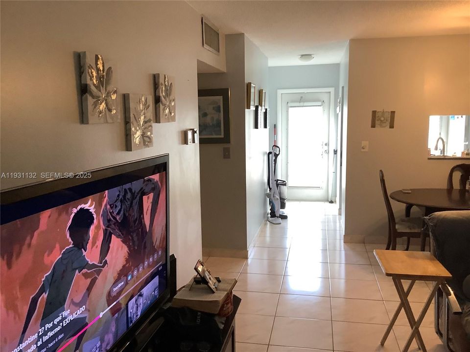 For Rent: $1,600 (2 beds, 2 baths, 944 Square Feet)