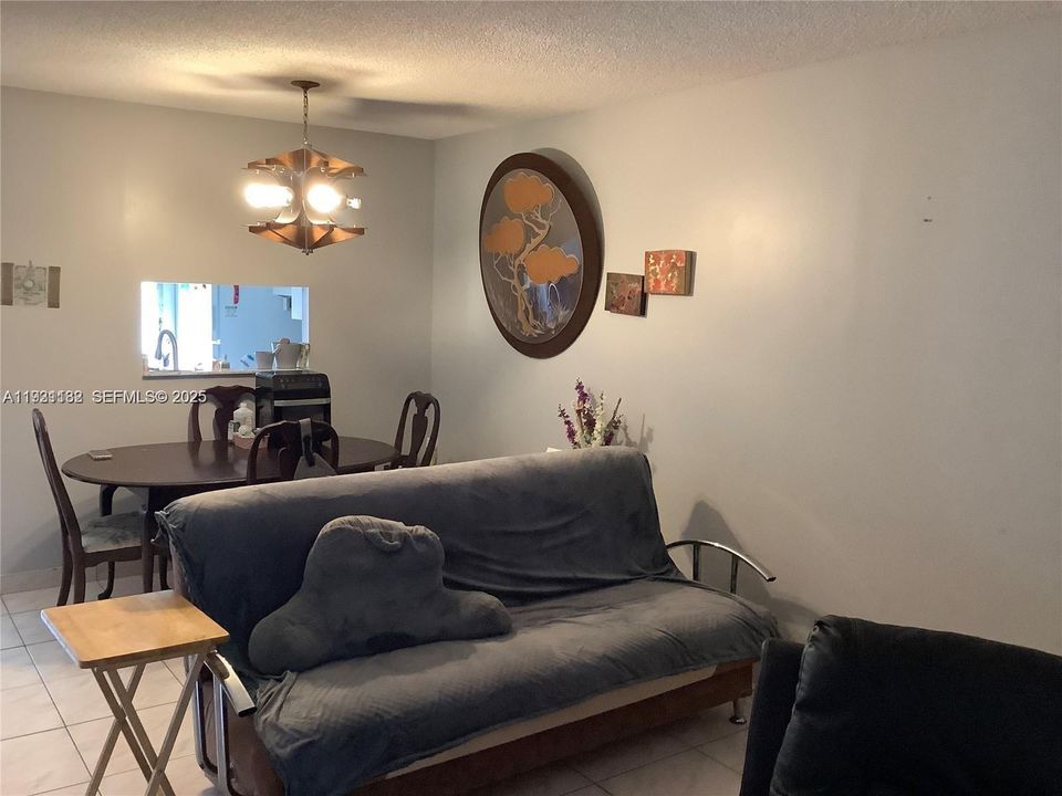 For Rent: $1,600 (2 beds, 2 baths, 944 Square Feet)
