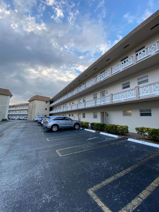 For Rent: $1,600 (2 beds, 2 baths, 944 Square Feet)