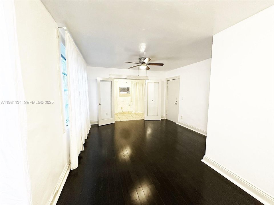 For Rent: $2,100 (1 beds, 1 baths, 800 Square Feet)