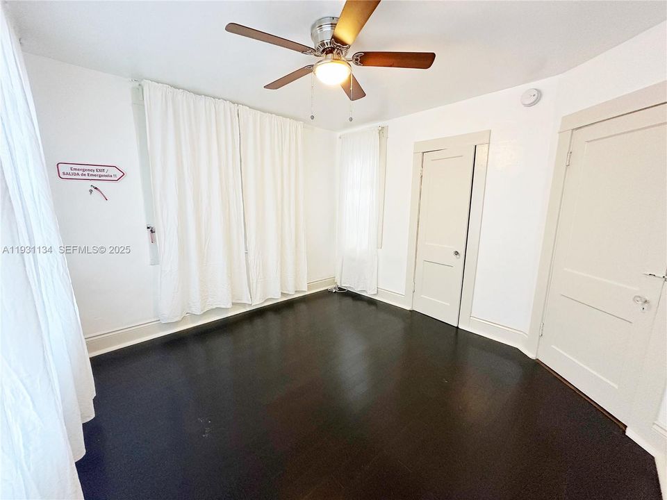 For Rent: $2,100 (1 beds, 1 baths, 800 Square Feet)