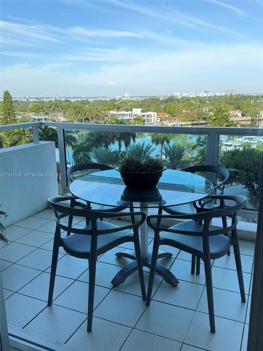 出租: $4,500 (2 贝兹, 2 浴室, 1030 平方英尺)