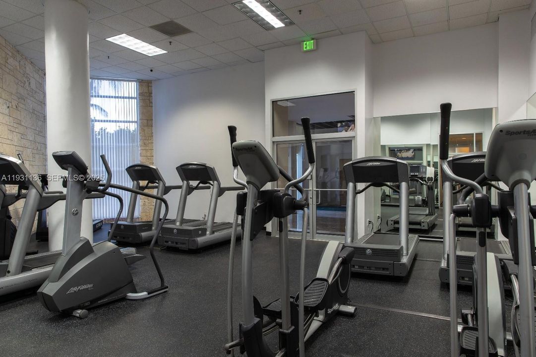 出租: $4,500 (2 贝兹, 2 浴室, 1030 平方英尺)