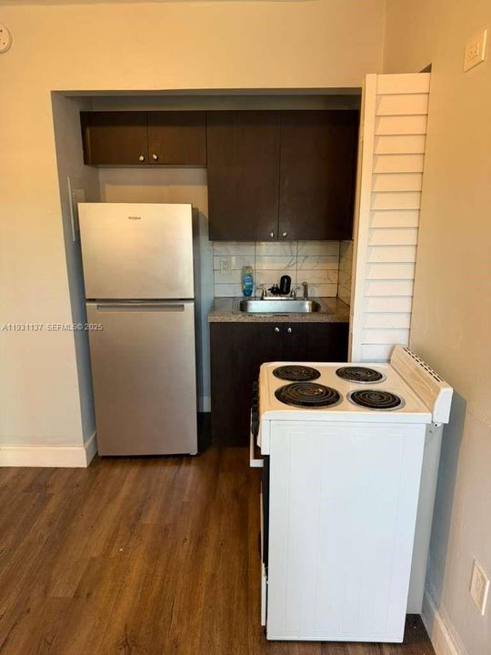 For Rent: $1,100 (0 beds, 1 baths, 200 Square Feet)