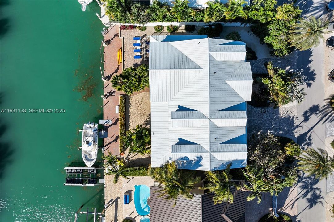 For Sale: $4,650,000 (6 beds, 5 baths, 4964 Square Feet)