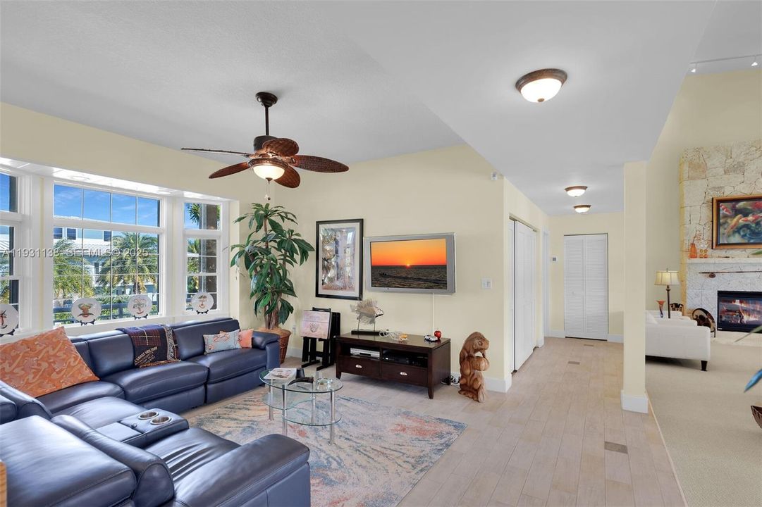 For Sale: $4,650,000 (6 beds, 5 baths, 4964 Square Feet)