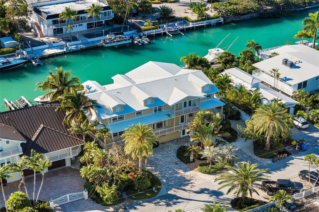 For Sale: $4,650,000 (6 beds, 5 baths, 4964 Square Feet)