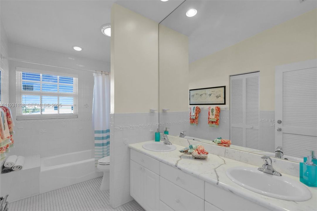 For Sale: $4,650,000 (6 beds, 5 baths, 4964 Square Feet)