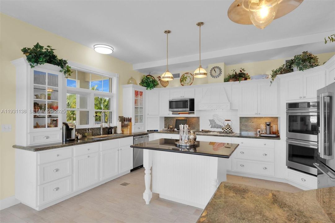 For Sale: $4,650,000 (6 beds, 5 baths, 4964 Square Feet)