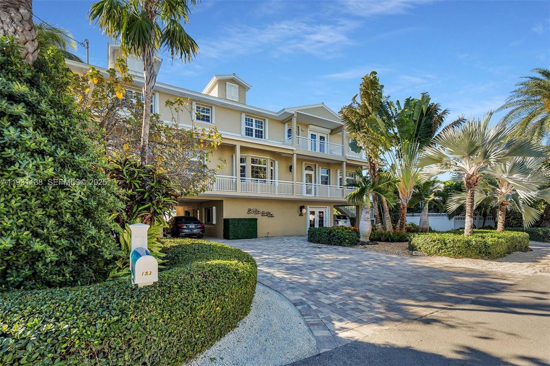 For Sale: $4,650,000 (6 beds, 5 baths, 4964 Square Feet)