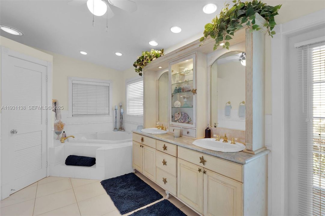 For Sale: $4,650,000 (6 beds, 5 baths, 4964 Square Feet)