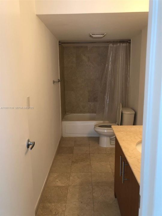 For Rent: $4,200 (1 beds, 1 baths, 896 Square Feet)