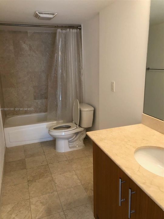 For Rent: $4,200 (1 beds, 1 baths, 896 Square Feet)