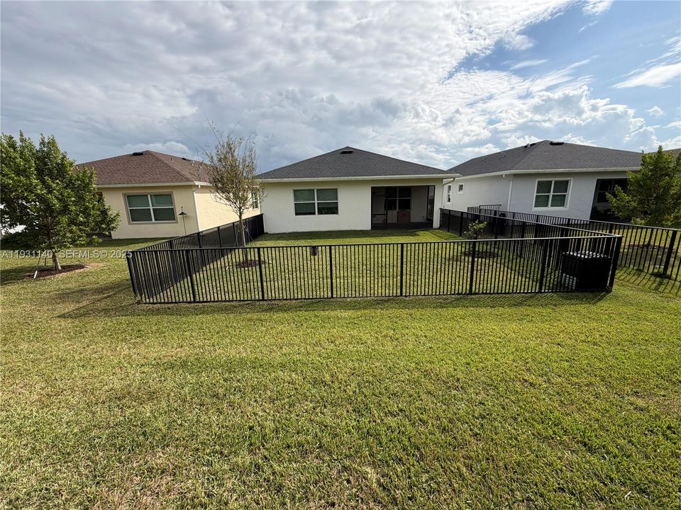 For Rent: $2,850 (3 beds, 2 baths, 1693 Square Feet)