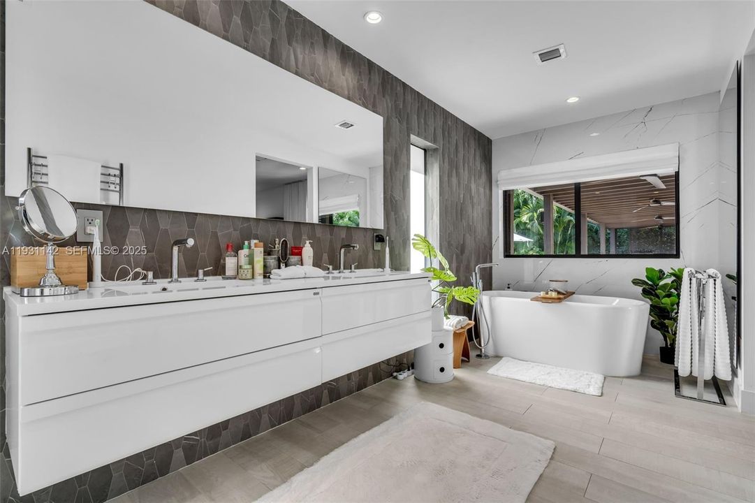 待售: $2,400,000 (4 贝兹, 3 浴室, 3145 平方英尺)