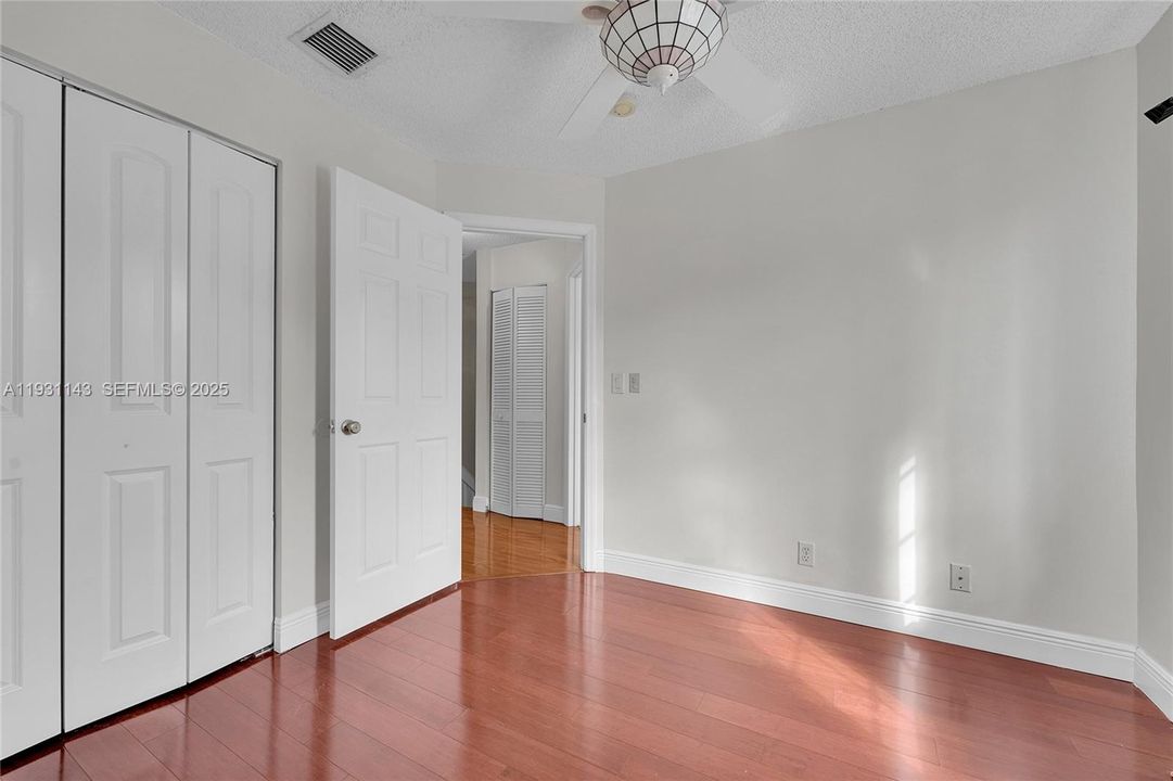 En Venta: $349,999 (3 camas, 2 baños, 1386 Pies cuadrados)