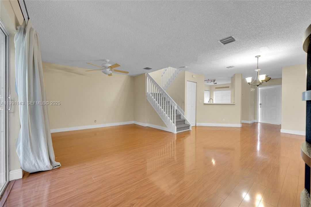 En Venta: $349,999 (3 camas, 2 baños, 1386 Pies cuadrados)