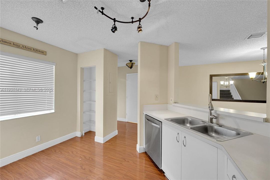 En Venta: $349,999 (3 camas, 2 baños, 1386 Pies cuadrados)