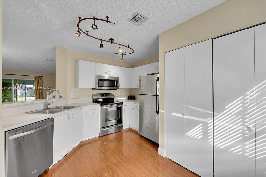 En Venta: $349,999 (3 camas, 2 baños, 1386 Pies cuadrados)