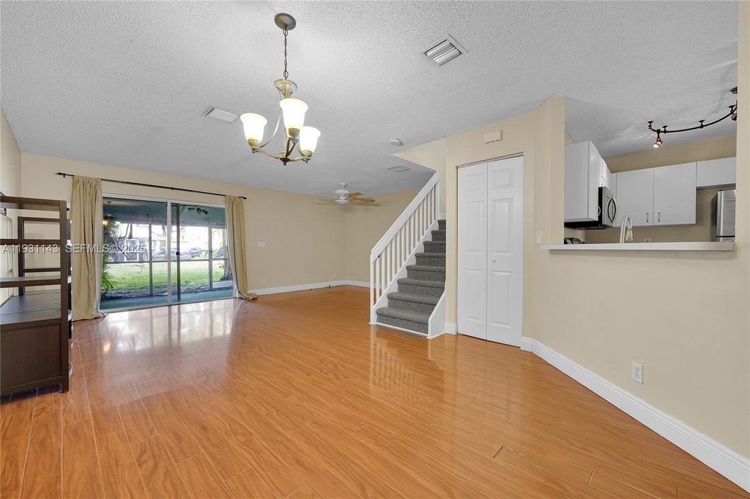 En Venta: $349,999 (3 camas, 2 baños, 1386 Pies cuadrados)