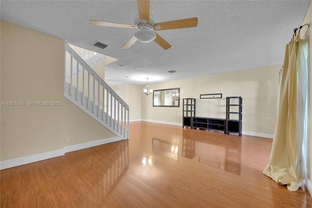 En Venta: $349,999 (3 camas, 2 baños, 1386 Pies cuadrados)