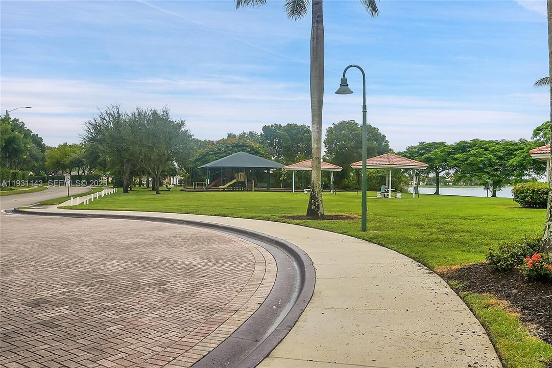 En Venta: $349,999 (3 camas, 2 baños, 1386 Pies cuadrados)