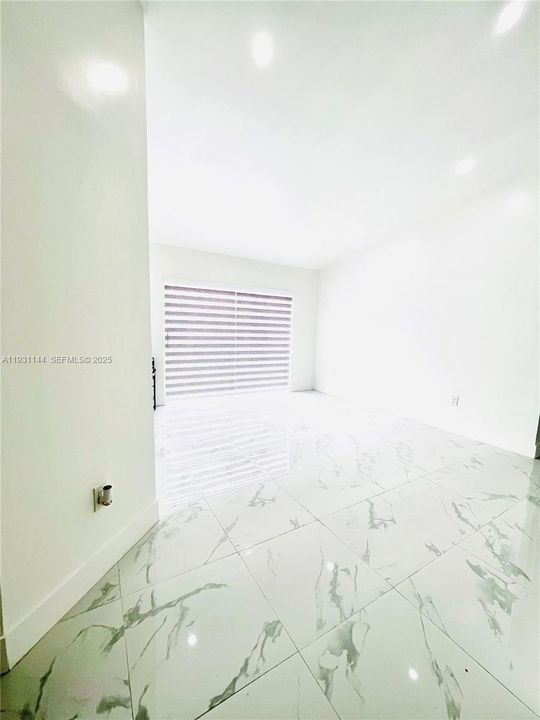 出租: $4,400 (4 贝兹, 3 浴室, 1225 平方英尺)