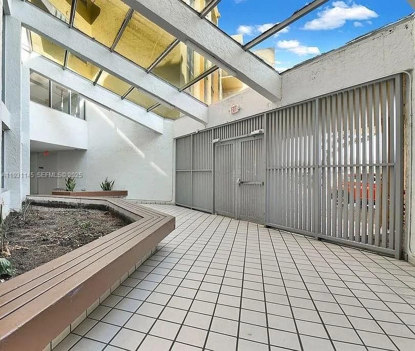 В аренду: $2,400 (2 спален, 2 ванн, 898 Квадратных фут)