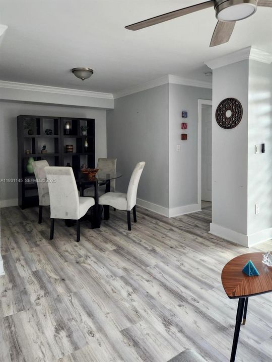 В аренду: $2,400 (2 спален, 2 ванн, 898 Квадратных фут)