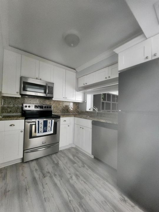 В аренду: $2,400 (2 спален, 2 ванн, 898 Квадратных фут)