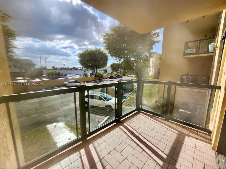 В аренду: $2,400 (2 спален, 2 ванн, 898 Квадратных фут)