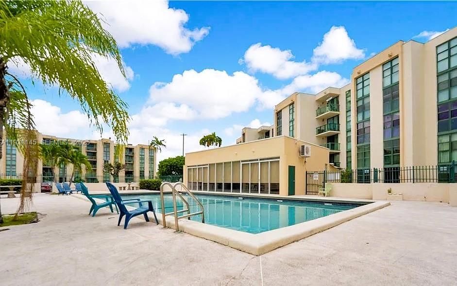 В аренду: $2,400 (2 спален, 2 ванн, 898 Квадратных фут)