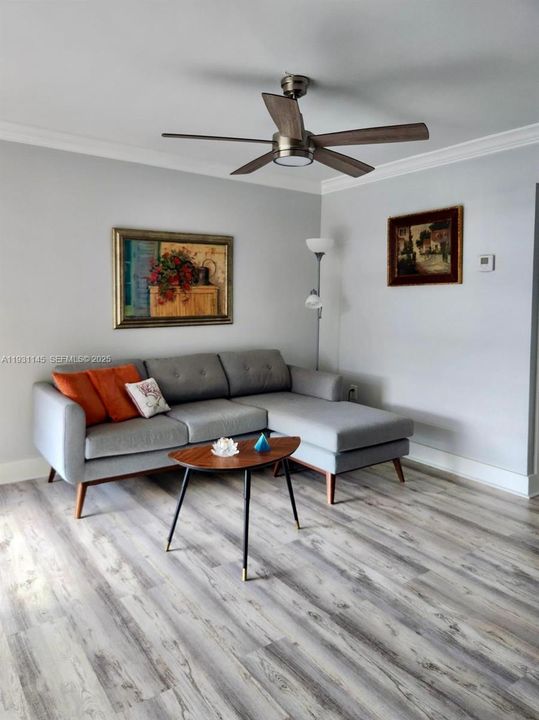 В аренду: $2,400 (2 спален, 2 ванн, 898 Квадратных фут)