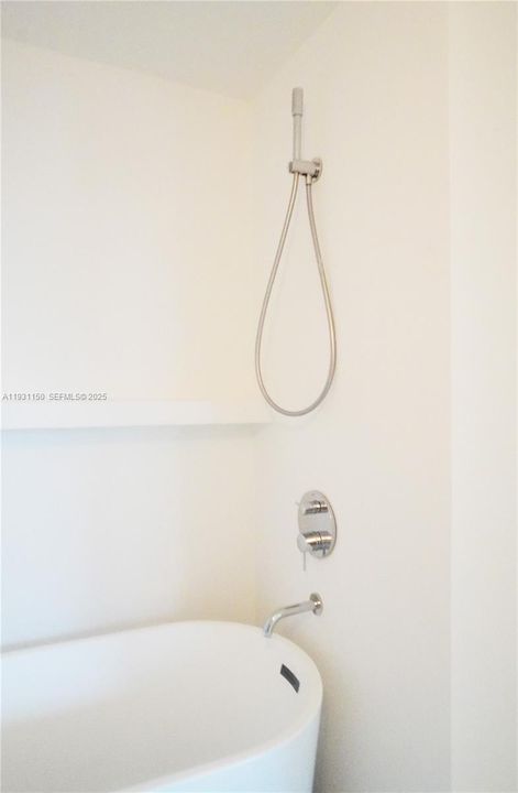 For Sale: $420,000 (1 beds, 1 baths, 903 Square Feet)