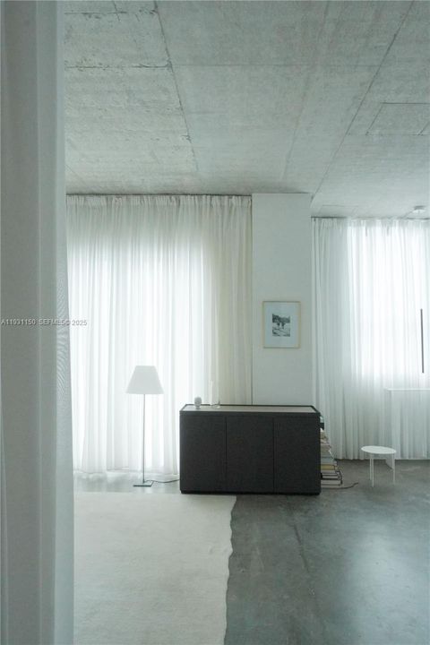 For Sale: $420,000 (1 beds, 1 baths, 903 Square Feet)