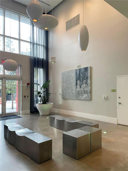 For Sale: $420,000 (1 beds, 1 baths, 903 Square Feet)