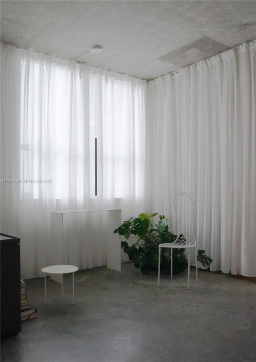 For Sale: $420,000 (1 beds, 1 baths, 903 Square Feet)