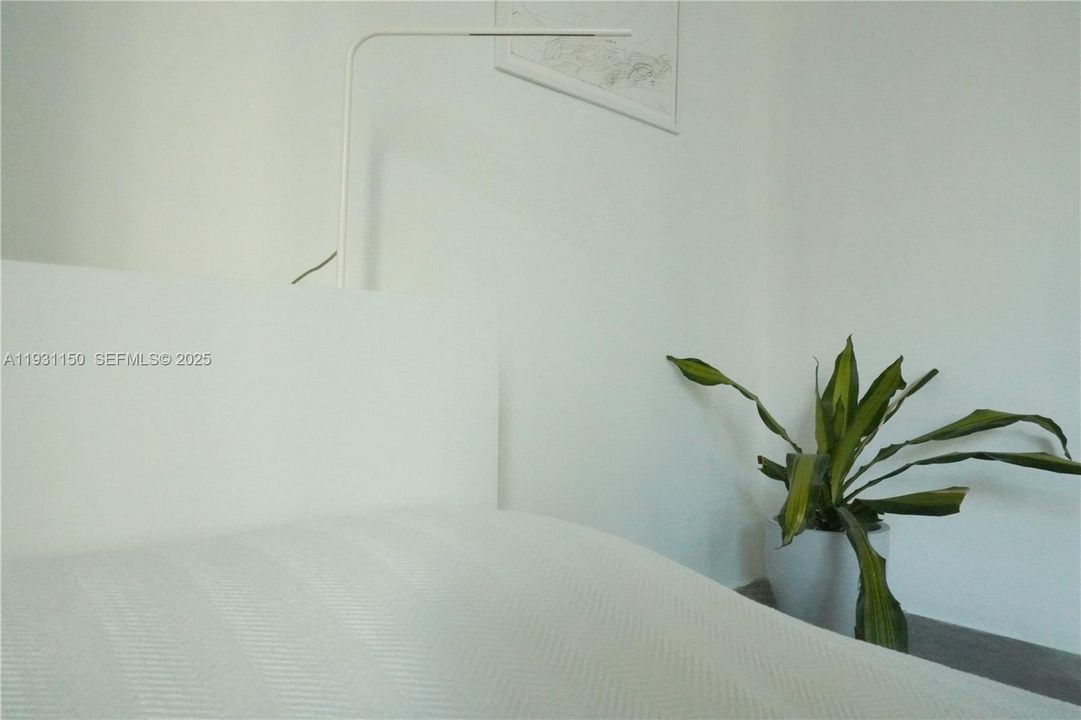 For Sale: $420,000 (1 beds, 1 baths, 903 Square Feet)