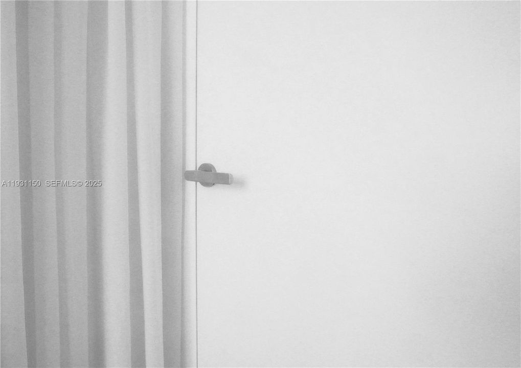 For Sale: $420,000 (1 beds, 1 baths, 903 Square Feet)