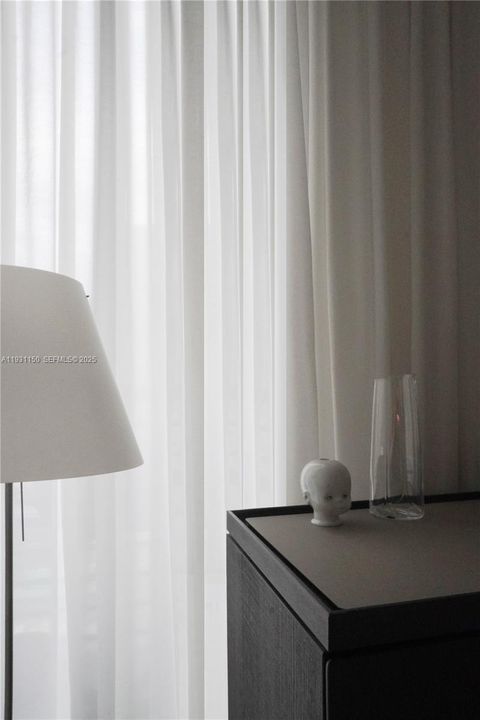 For Sale: $420,000 (1 beds, 1 baths, 903 Square Feet)