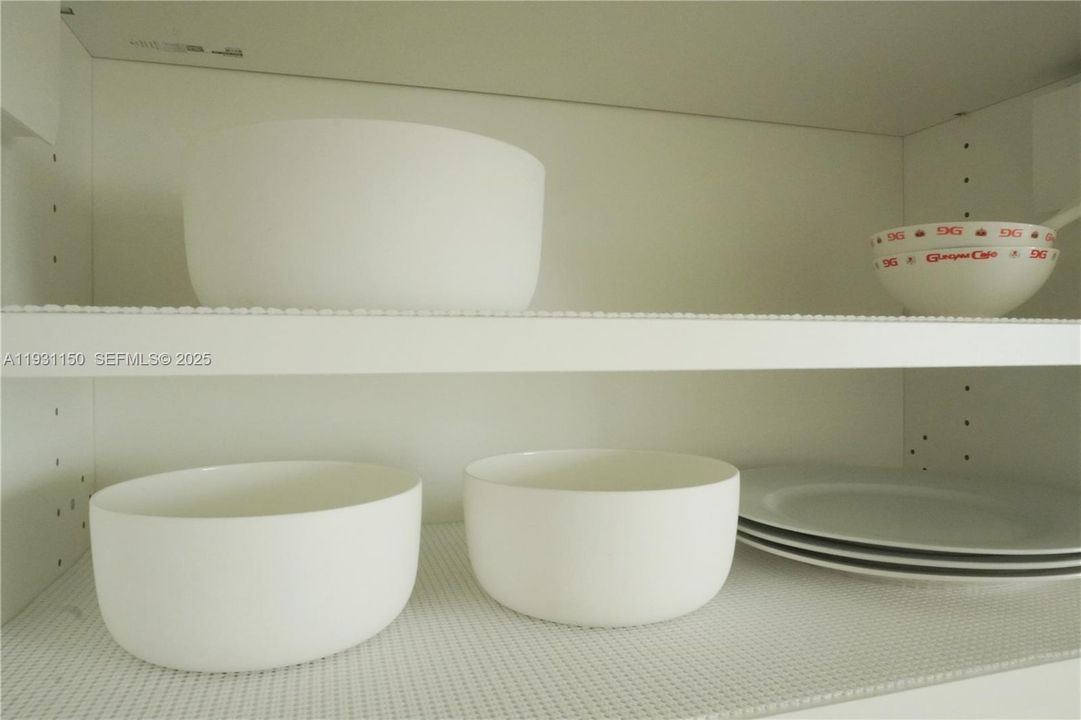 For Sale: $420,000 (1 beds, 1 baths, 903 Square Feet)