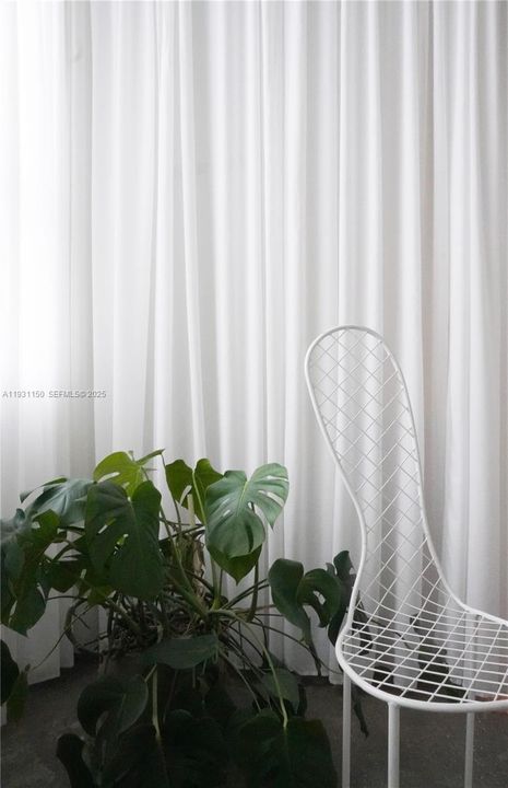 For Sale: $420,000 (1 beds, 1 baths, 903 Square Feet)