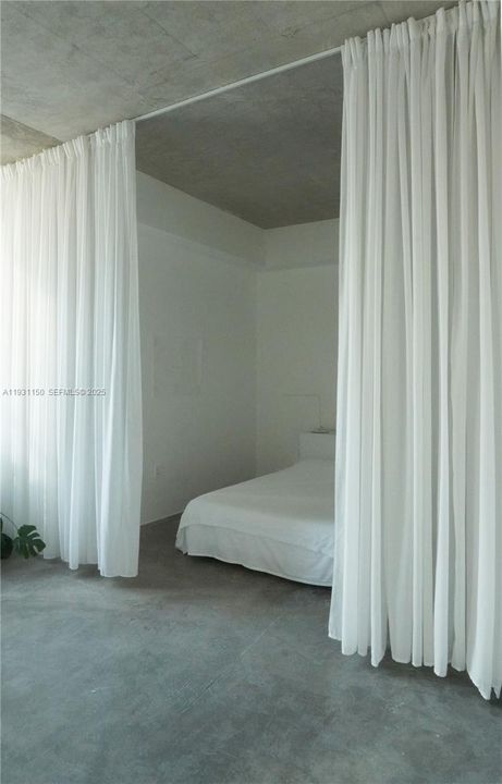 For Sale: $420,000 (1 beds, 1 baths, 903 Square Feet)