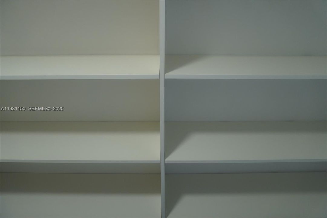 For Sale: $420,000 (1 beds, 1 baths, 903 Square Feet)