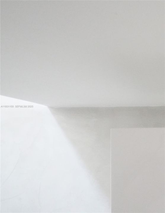 For Sale: $420,000 (1 beds, 1 baths, 903 Square Feet)