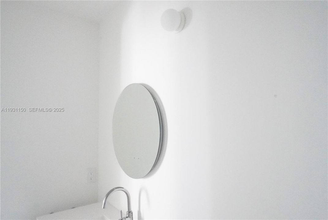 For Sale: $420,000 (1 beds, 1 baths, 903 Square Feet)