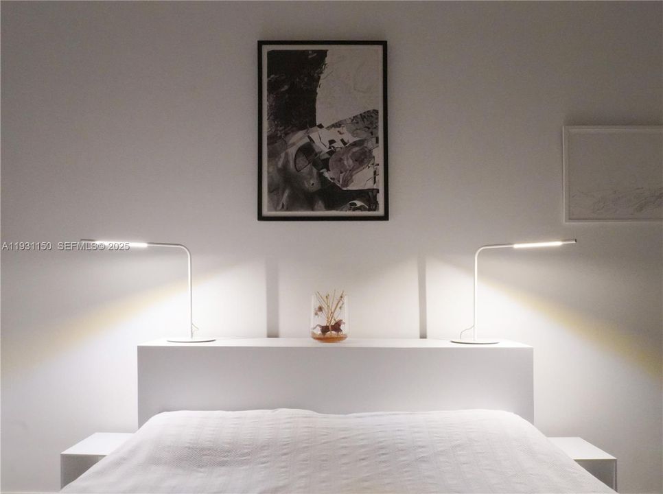 For Sale: $420,000 (1 beds, 1 baths, 903 Square Feet)