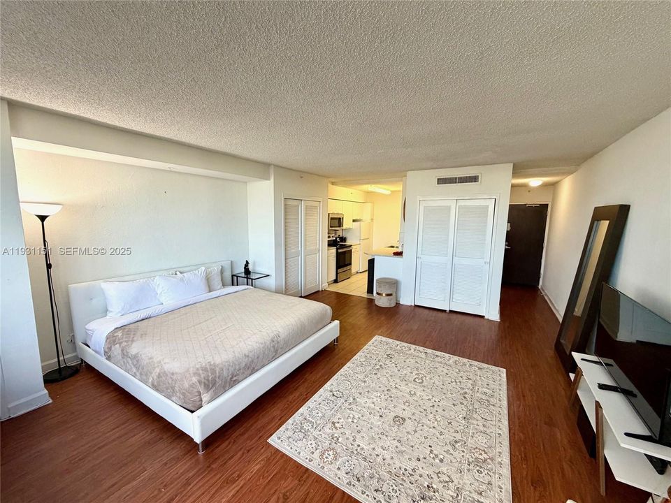 For Rent: $2,350 (0 beds, 1 baths, 497 Square Feet)