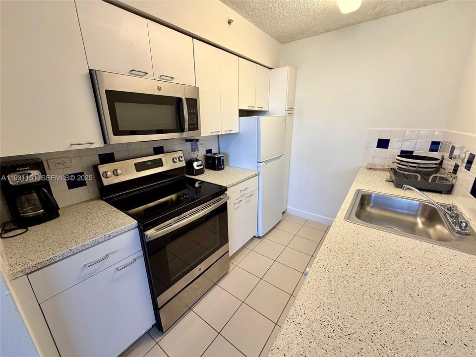 For Rent: $2,350 (0 beds, 1 baths, 497 Square Feet)