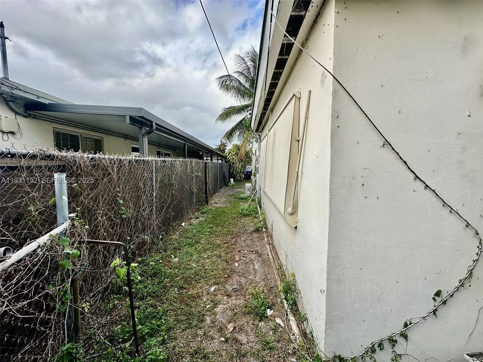 出租: $2,350 (2 贝兹, 1 浴室, 963 平方英尺)